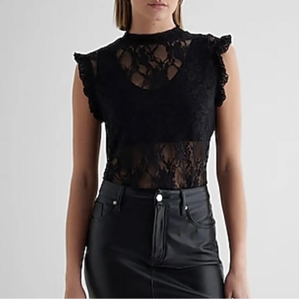 026 NWT Express Lace Crew Neck Flutter Sleeve Top
With Bralette size XS black